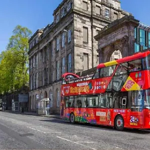 One Bedroom Flat In Old Town , Heart Of Flat Sleeps 6 , Edinburgh United Kingdom